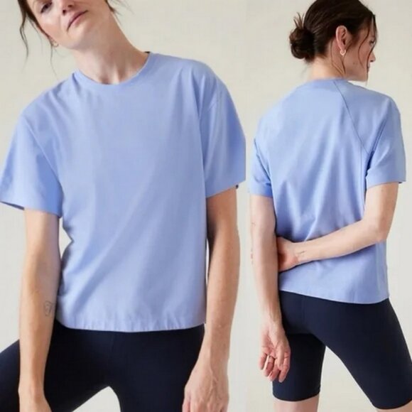 Athleta Effortless‎ Tee Women's Size Lrg Swallowtail Blue Boxy Fit Short Sleeve - Picture 2 of 6
